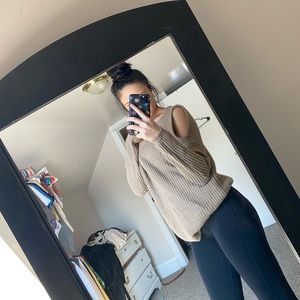 Open shoulder Small sweater!